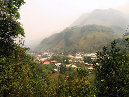 explorando la selva central peruana Pozuzo - Nelson Mochilero